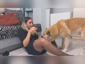 Ein Slut maschiert sich als Katze