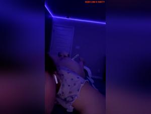 Fille TikTok et Son Expérience Extrême avec Son Chien