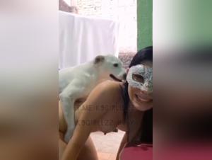 Un chino hace fucking a la prostituta en el porche