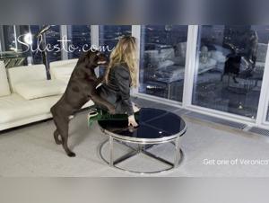 Veronica Silesto dans une vidéo de zoophilie choquante