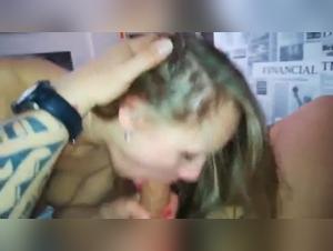 Vidéo de zoophilie : une femme soumise et un chien