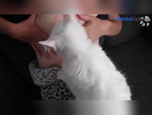 Vidéo de bestialité : une femme et son amant canin