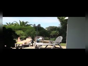 Femme mature et chien : une vidéo de zoophilie extrême