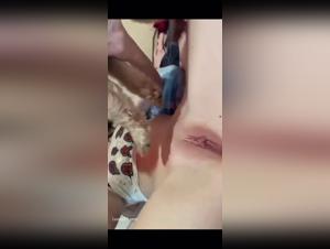 El encuentro apasionante entre la chica y su pequeno perro