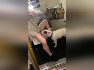 Die Putte wird vom Hund gehackt - ein sexy Tiersex mit Zoophonie in der Wildnis