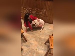 Femme asiatique et chien : une vidéo bestialité choquante