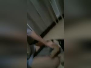 Bestialitat: eine Frau und ihr Hund