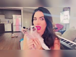 elisa jordana and her dog