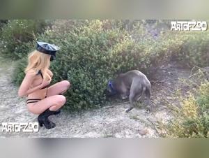 La lesbica que se jora con perro