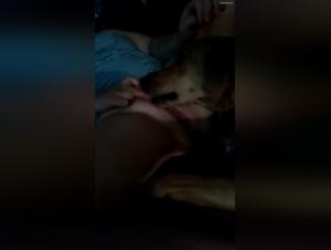 Rencontre Interdite: Femme et Chien