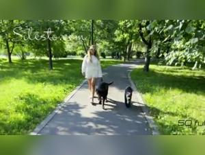 Veronica and her canine friend: an evening of intense pleasure